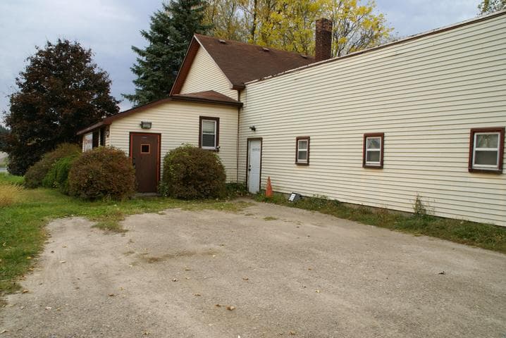 7300 Pontiac Trail, South Lyon, MI 48178