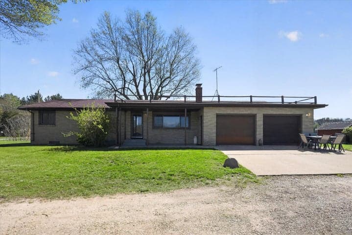 3262 W Wagner Road, Buchanan, MI 49107