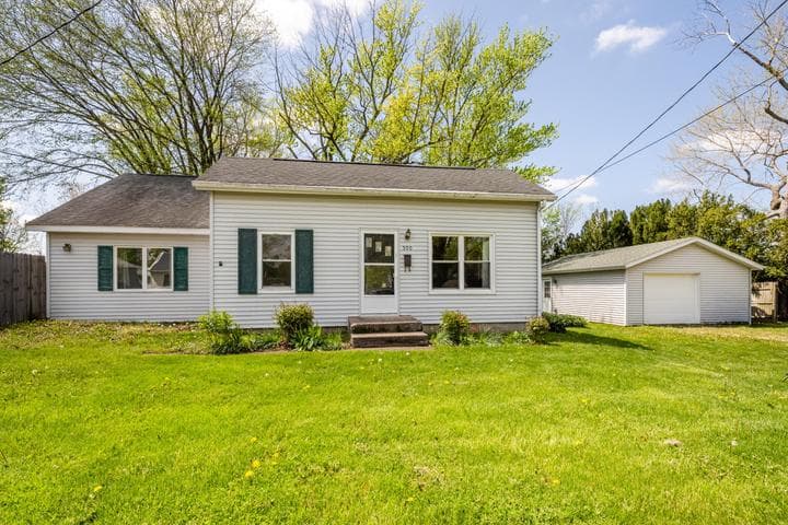 500 Sherwood Street, Three Oaks, MI 49128