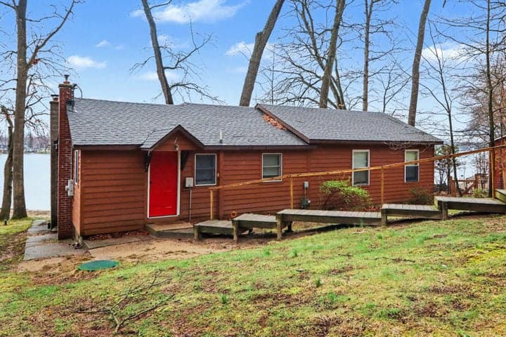 12015 Oakridge Road, Plainwell, MI 49080