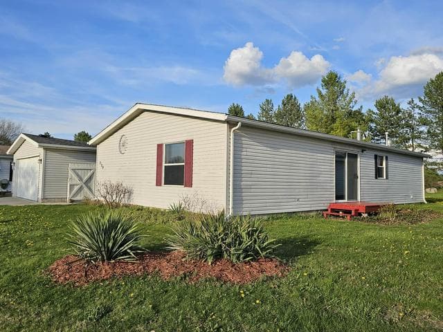 229 Cadgewith E, Lansing, MI 48906