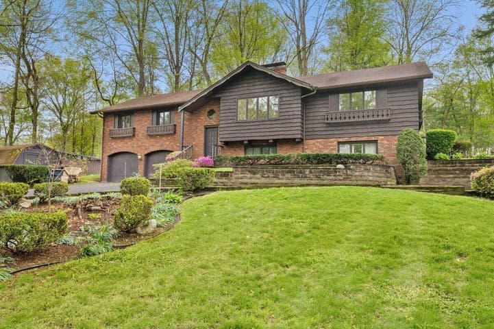2552 Ridgewood Trail, Berrien Springs, MI 49103