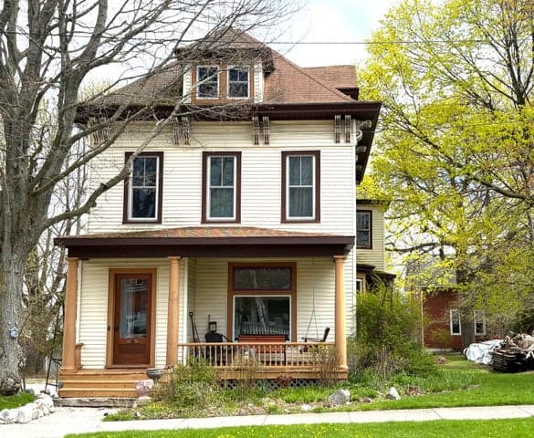 211 Maple Street, Manistee, MI 49660