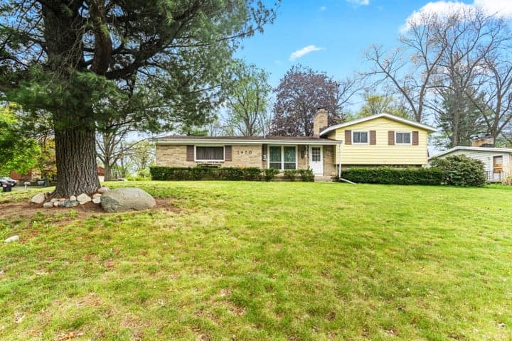 1470 54th Street SE, Kentwood, MI 49508