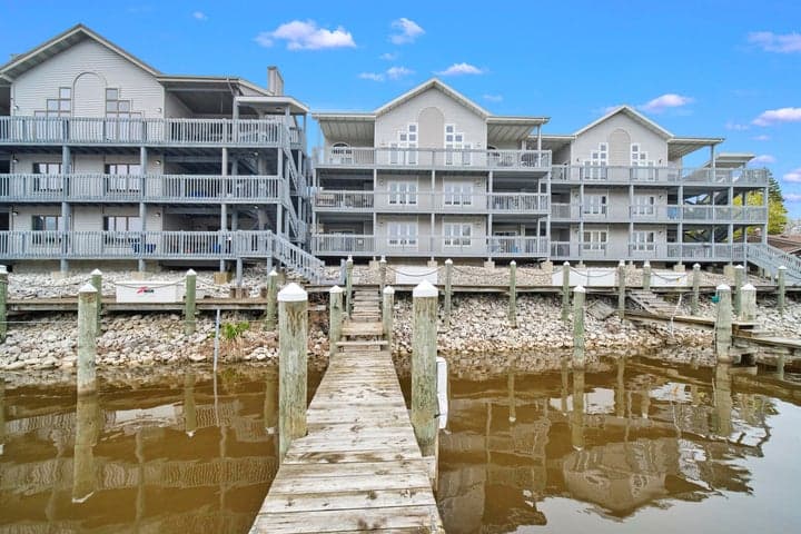 315 5th Avenue 17, Manistee, MI 49660