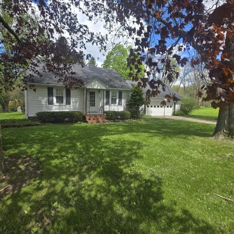 130 W Hughes Street, Marshall, MI 49068