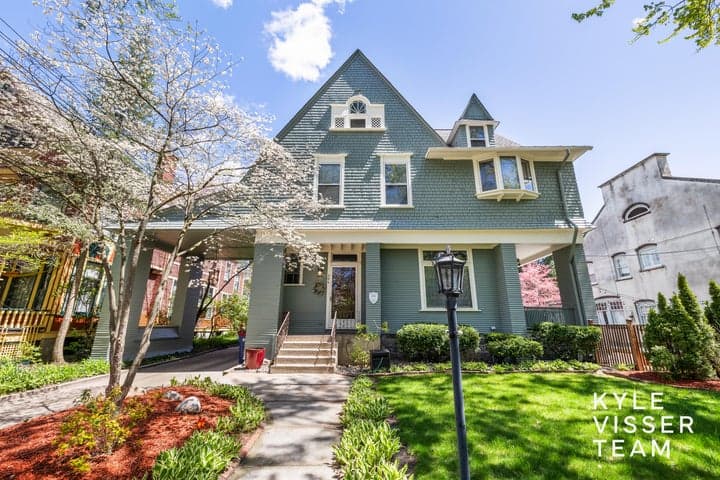 304 Paris Avenue SE, Grand Rapids, MI 49503