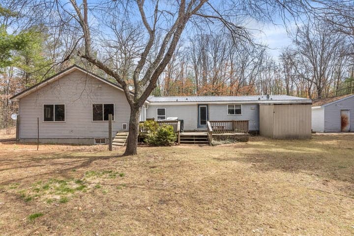 8233 Beech Avenue, Howard City, MI 49329