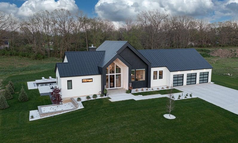5044 Hickory Pointe Woods SE, Ada, MI 49301