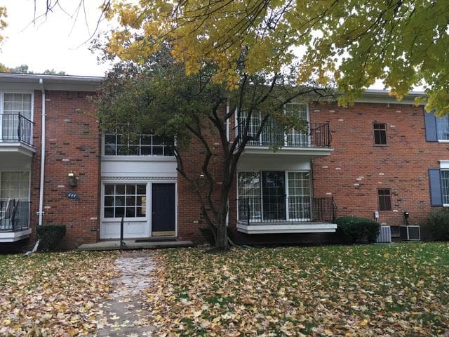 444 N FOX HILLS Drive N 3, Bloomfield Hills, MI 48304
