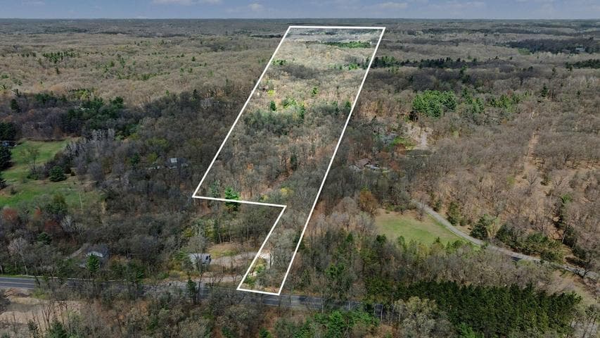 8965 Vergennes Street SE, Ada, MI 49301