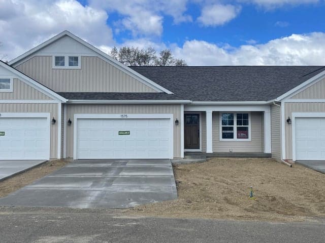 1575 N Village Circle, Kalamazoo, MI 49009