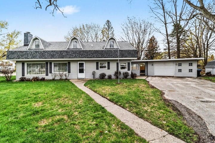 709 New William Street, Ludington, MI 49431