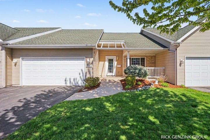 1103 Fountain View Circle #2, Holland, MI 49423