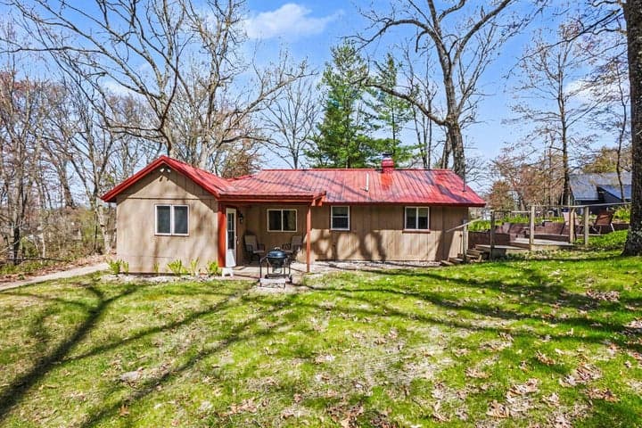 880 W Lincoln Avenue, White Cloud, MI 49349