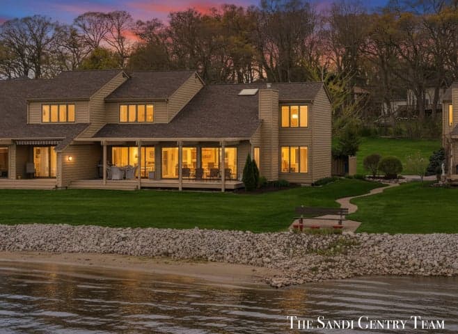 15780 N Prospect Point Drive, Spring Lake, MI 49456