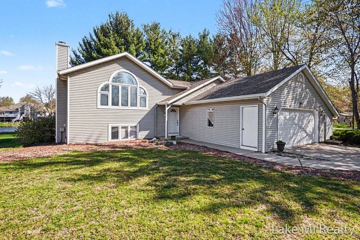 429 Pine Lake Court, Holland, MI 49424