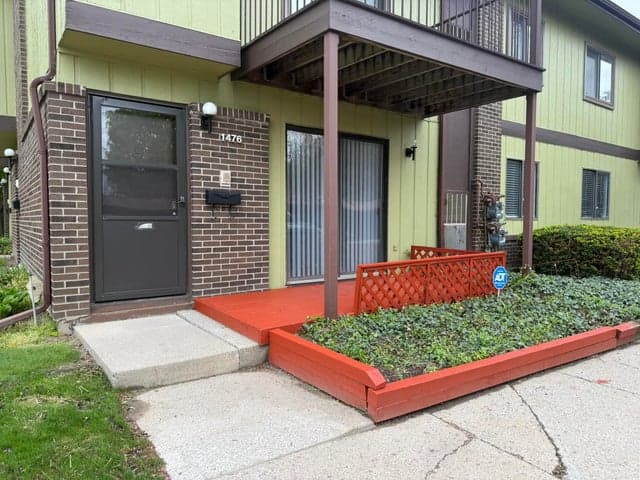1476 W Chateau Vert, Ypsilanti, MI 48197