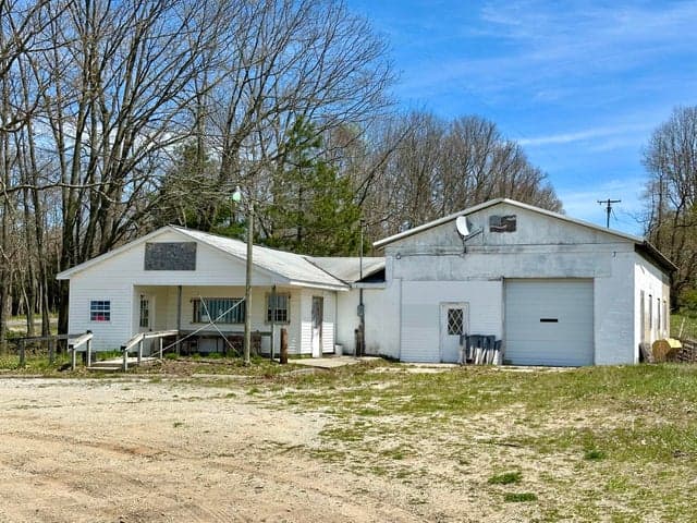 6390 N Comstock Avenue, Hesperia, MI 49421