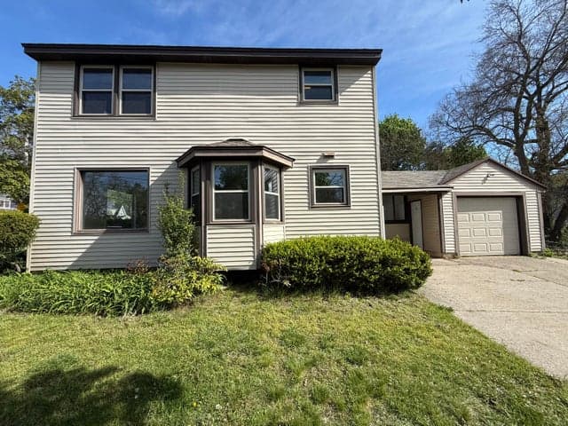 1350 Giddings Avenue SE, Grand Rapids, MI 49506