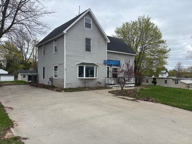 206 E 6th Street, Marion, MI 49665