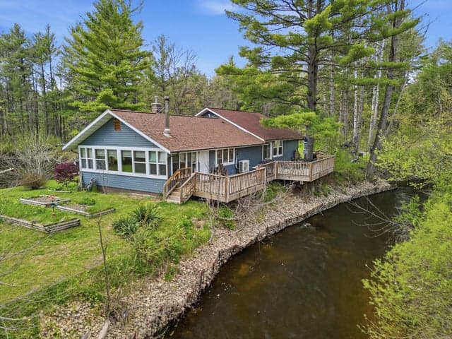 7140 N Amy School Road, Howard City, MI 49329