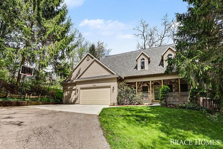 2155 Timber Valley Drive NE, Grand Rapids, MI 49525
