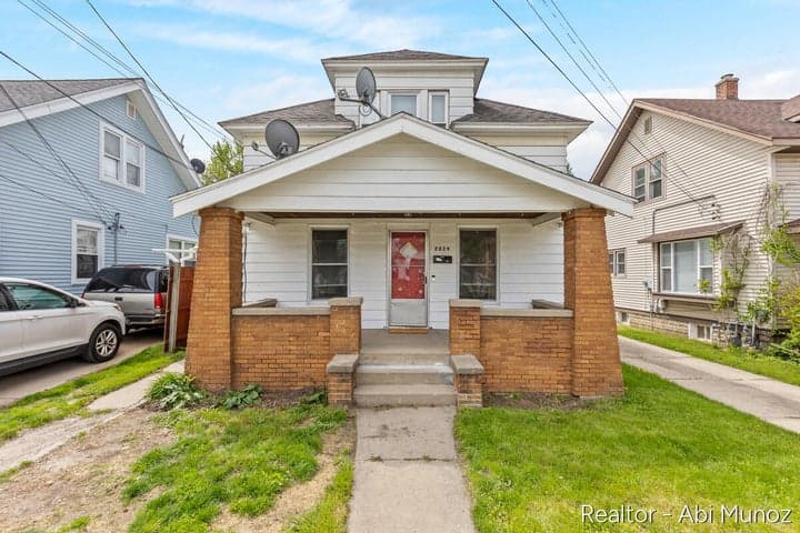 2029 Arnold Avenue SW, Wyoming, MI 49509