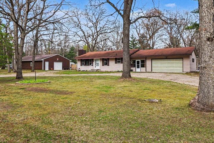 1430 S Walhalla Road, Branch, MI 49402