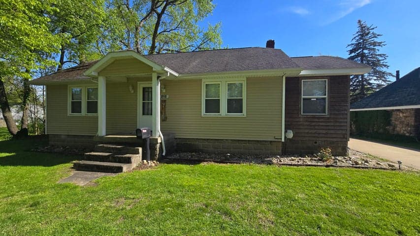 215 E Jane Street, Bellevue, MI 49021