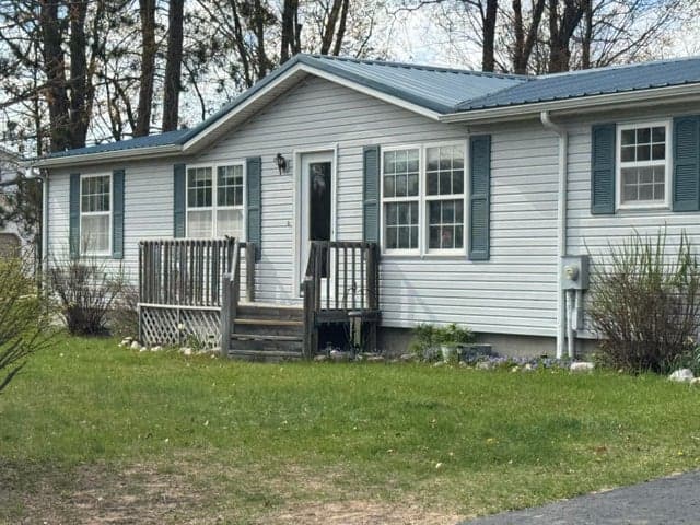 5206 S Riverview Drive, Lake City, MI 49651