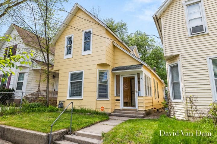 943 PROSPECT Avenue NE, Grand Rapids, MI 49503