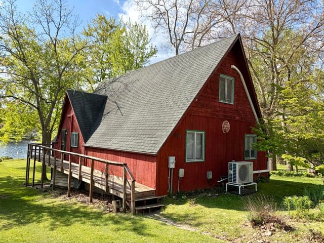45601 Peninsula Drive E, Grand Junction, MI 49056