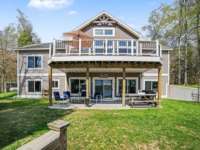 5203 W Bald Eagle Drive, Ludington, MI 49431