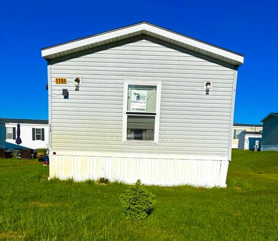 1194 W Grey Court, Wayland, MI 49348