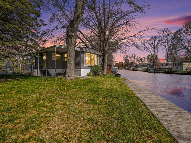 2748 S Tamarac Drive, Ludington, MI 49431