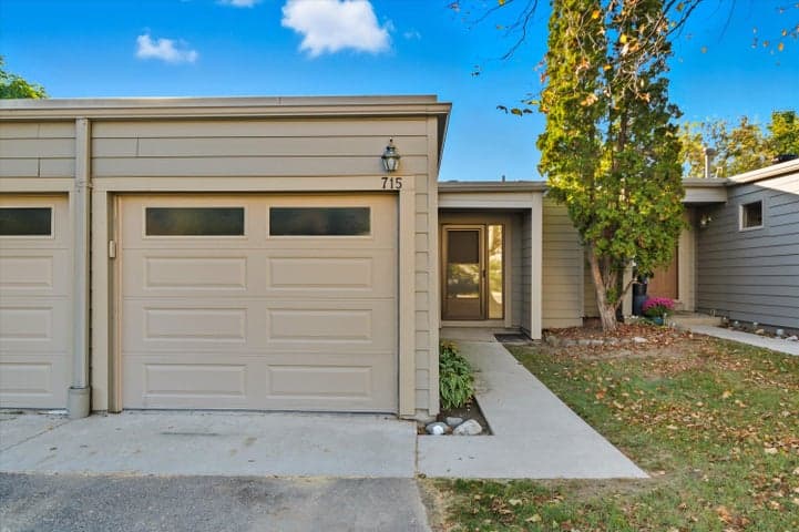 715 Skynob Drive, Ann Arbor, MI 48105