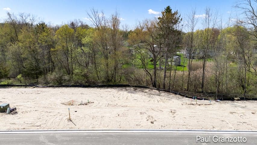 3060 Arbor Creek Avenue SE, Kentwood, MI 49512