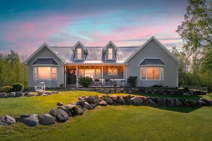 42083 40th Street, Paw Paw, MI 49079