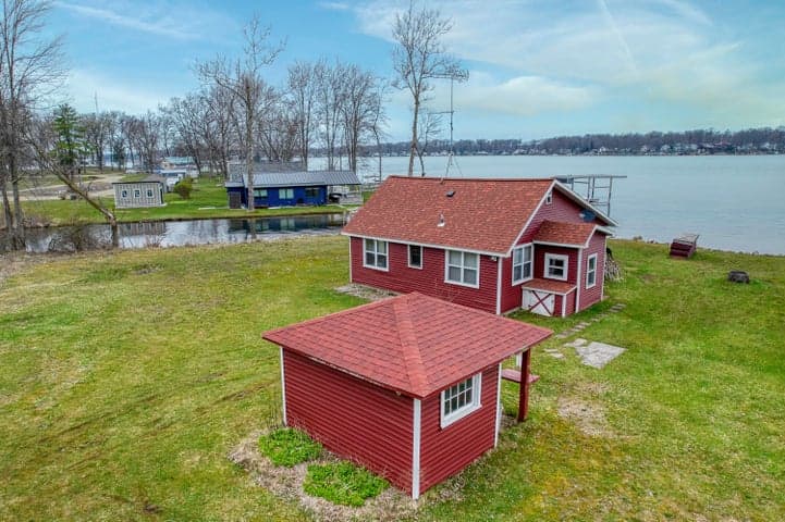 50479 Delling Drive, Dowagiac, MI 49047