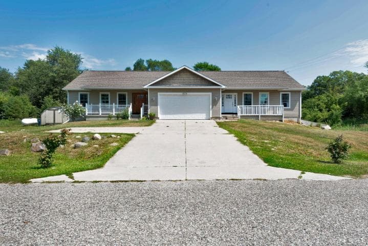 879 Flat River Court SE, Lowell, MI 49331