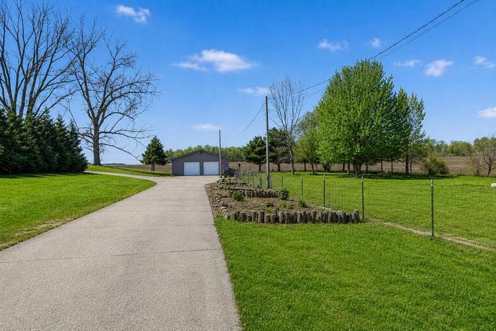 52290 Townhall Road, Dowagiac, MI 49047