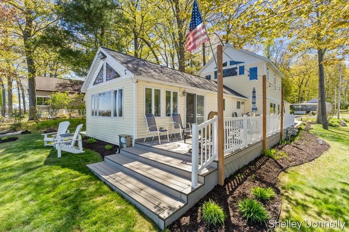 1071 E Hess Lake Drive, Grant, MI 49327