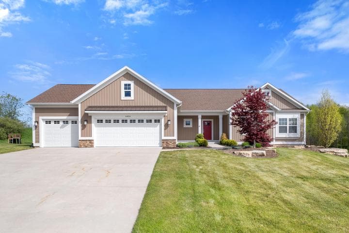 6456 Bentley Drive NE, Belmont, MI 49306