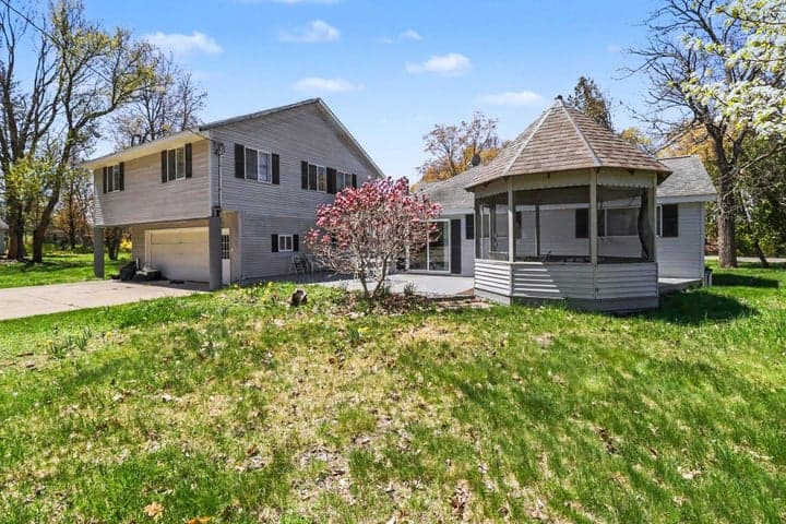 6665 Lakeshore Road, Manistee, MI 49660