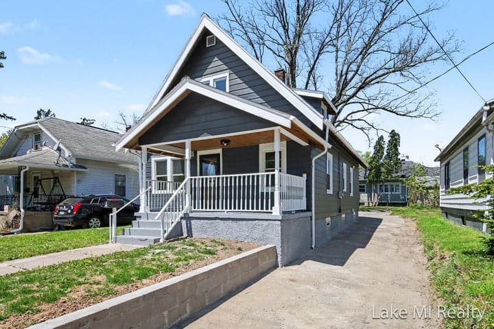 719 Leonard Street NE, Grand Rapids, MI 49503