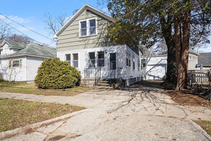 892 W Forest Avenue, Muskegon, MI 49441