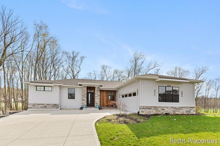 1835 Gloryfield Drive SW, Byron Center, MI 49315