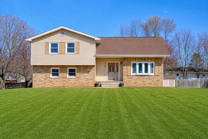 1190 Ferndale Road, Jackson, MI 49201