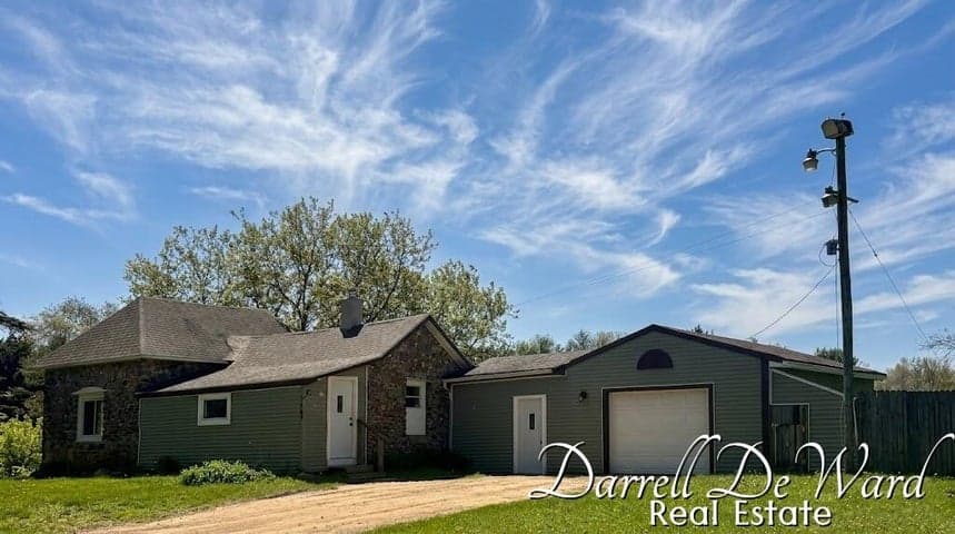 8425 N Holland Road, Six Lakes, MI 48886